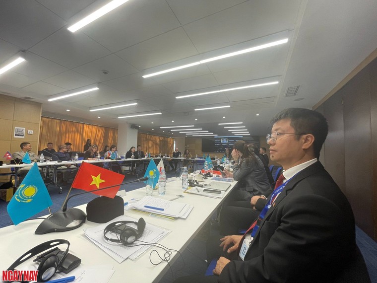 Ông Trần Văn Mạnh, Phó Chủ tịch kiêm Tổng Thư ký Liên hiệp các Hội UNESCO Việt Nam, Tổng Biên tập Tạp chí Ngày Nay tại cuộc họp
